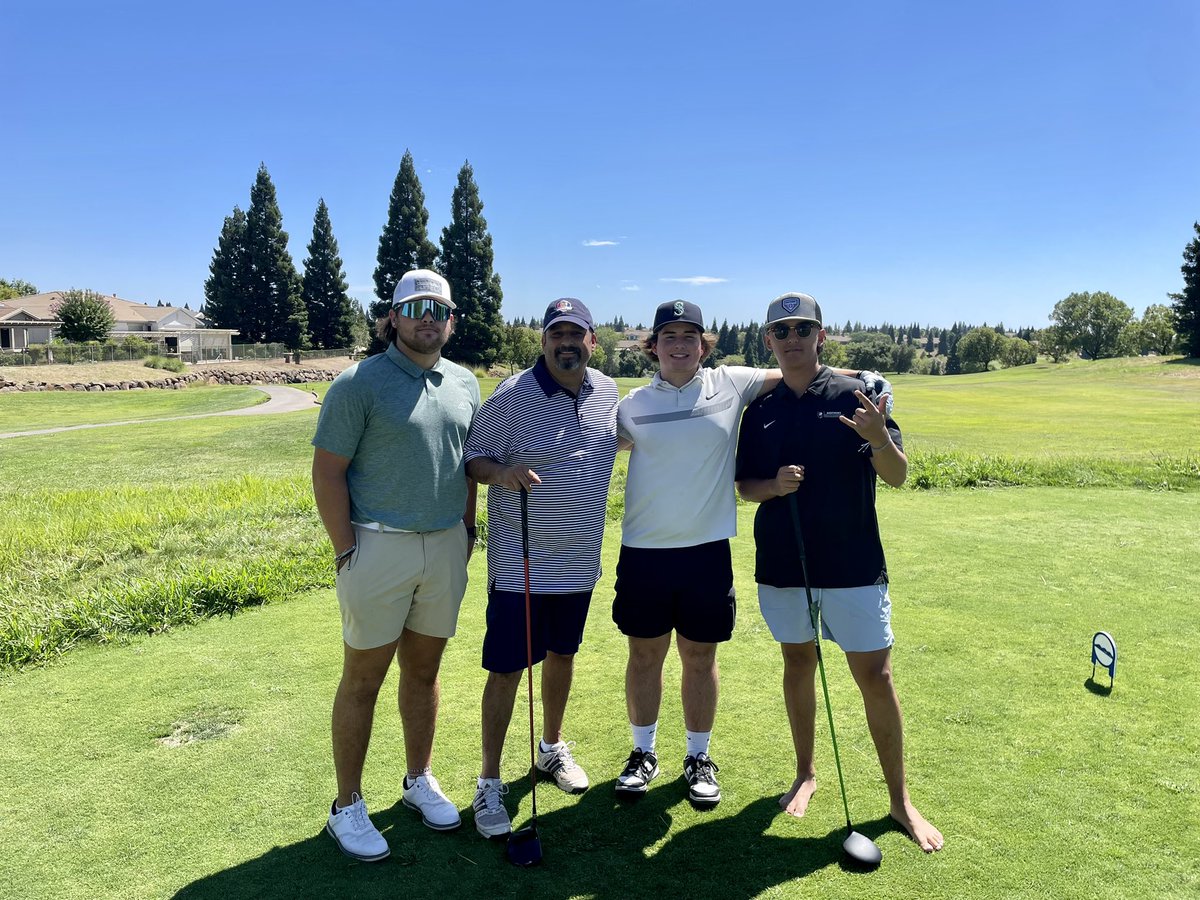 EdPerry67's tweet photo. Lobos 1st Annual Open Championship!๐๐ป๐โณ๏ธ
The ๐บTradition continues from the Baseball field to the Golf Course!!๐๐ผ๐๐ผ๐๐ผ
#family #tradition #3claps https://t.co/bAxAeQ4Er5