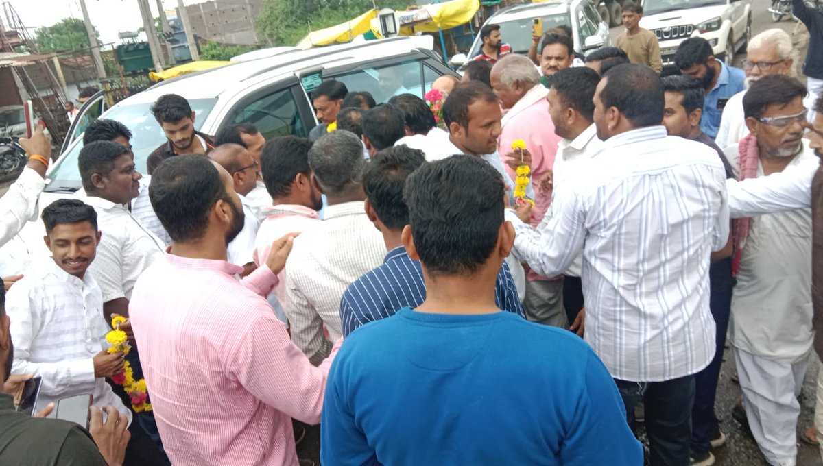 sajjanvermaINC's tweet photo. आज हरदा जाते समय रास्ते में रेहटी में कार्यकर्ताओं ने स्वागत रूपी स्नेह दिया। सभी का आभार।
#MadhyaPradesh #Congress #workers #Rehti #Harda #MP https://t.co/zOKIJTzryR