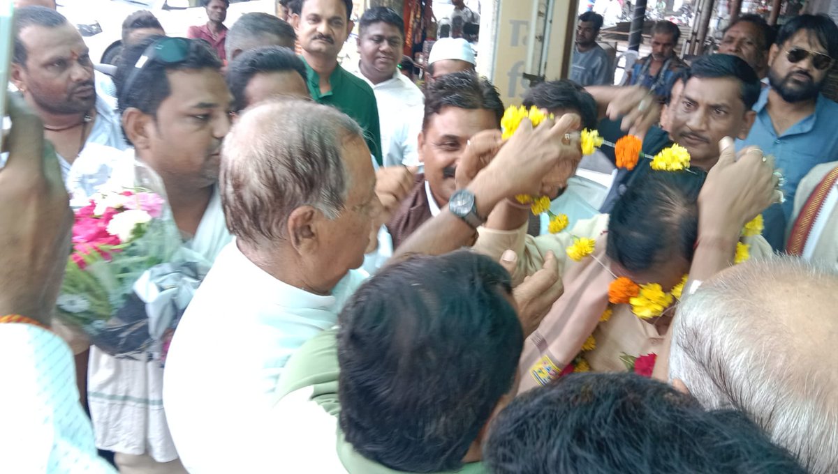 sajjanvermaINC's tweet photo. आज हरदा जाते समय रास्ते में रेहटी में कार्यकर्ताओं ने स्वागत रूपी स्नेह दिया। सभी का आभार।
#MadhyaPradesh #Congress #workers #Rehti #Harda #MP https://t.co/zOKIJTzryR