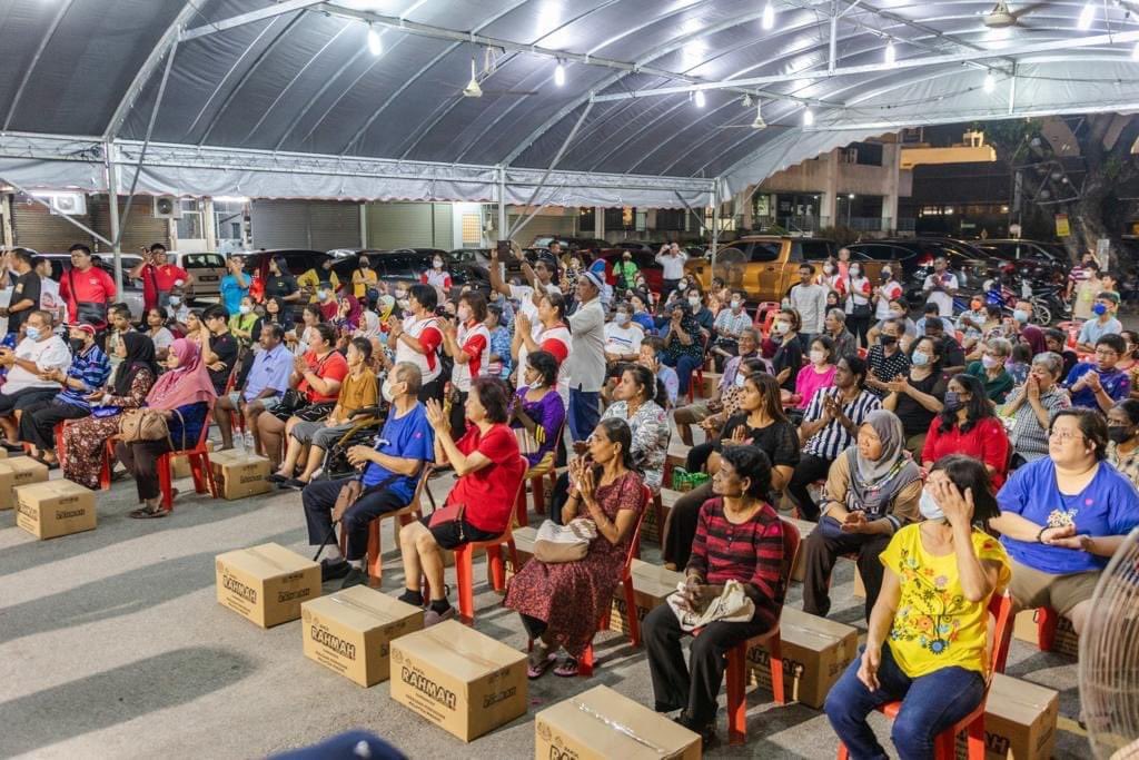 Sudah hampir seminggu Allahyarham Datuk Seri Salahuddin Ayub meninggalkan kita semua, namun begitu kebaikan yang beliau usahakan untuk rakyat masih membugar dan dikenang.
(1/5)