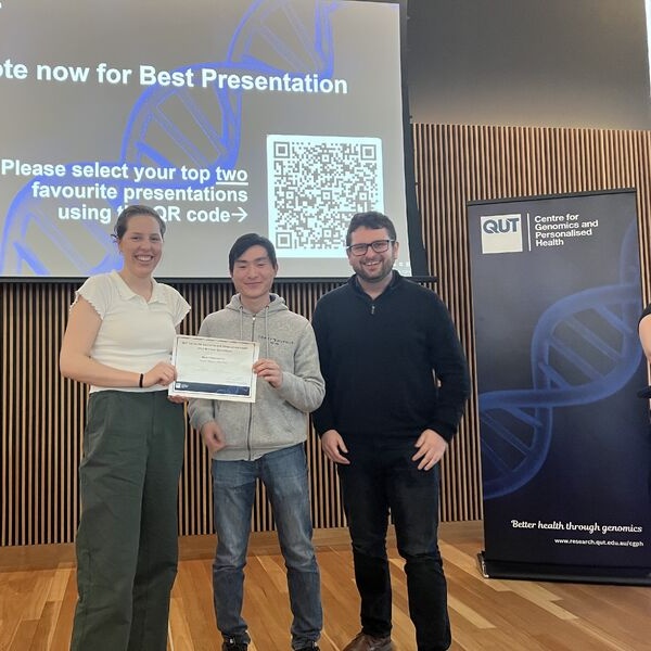 LisaKPhilp1's tweet photo. Congrats to Sophie Napier, winning Judges' Choice Best Presentation runnerup among 20 HDR peers at the #CGPH @QUT_Genomics Midyear Symposium. Sophie, HDR in my team, is working to develop a 3D ex vivo culture platform of #bone metastatic #cancers for testing #personalisedmedicine https://t.co/bQN4fLpgiL