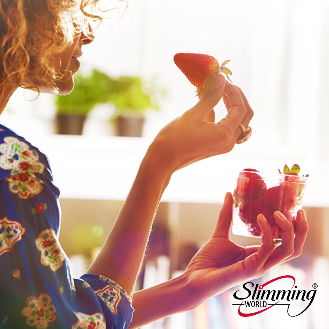 Tracy_SW_Hall's tweet photo. Pause for a moment to eat a ripe strawberry slowly 🍓, focusing on the sweetness and juicy texture… Now try the same approach to dinner! Slowing down to appreciate your food could help tune you in with your appetite signals. 💌 DM me to find out more. https://t.co/EgEFKfzPud