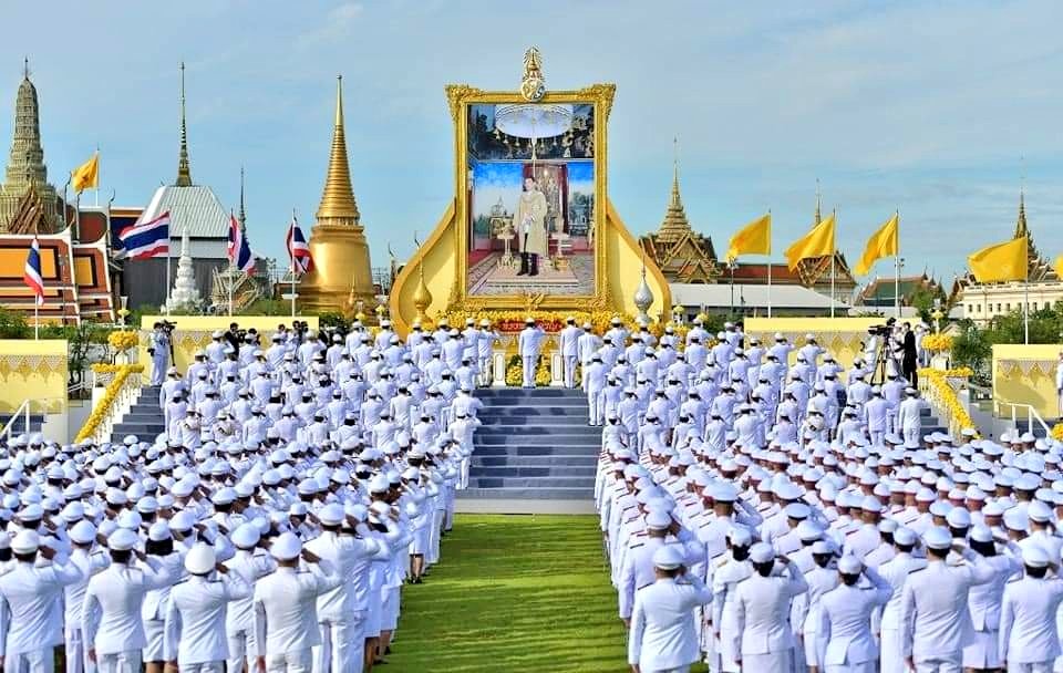 ดีใจที่เป็นลุงตู่ยืนตรงนี้ วันมหามงคลวันนี้นะคะ 💛 🇹🇭