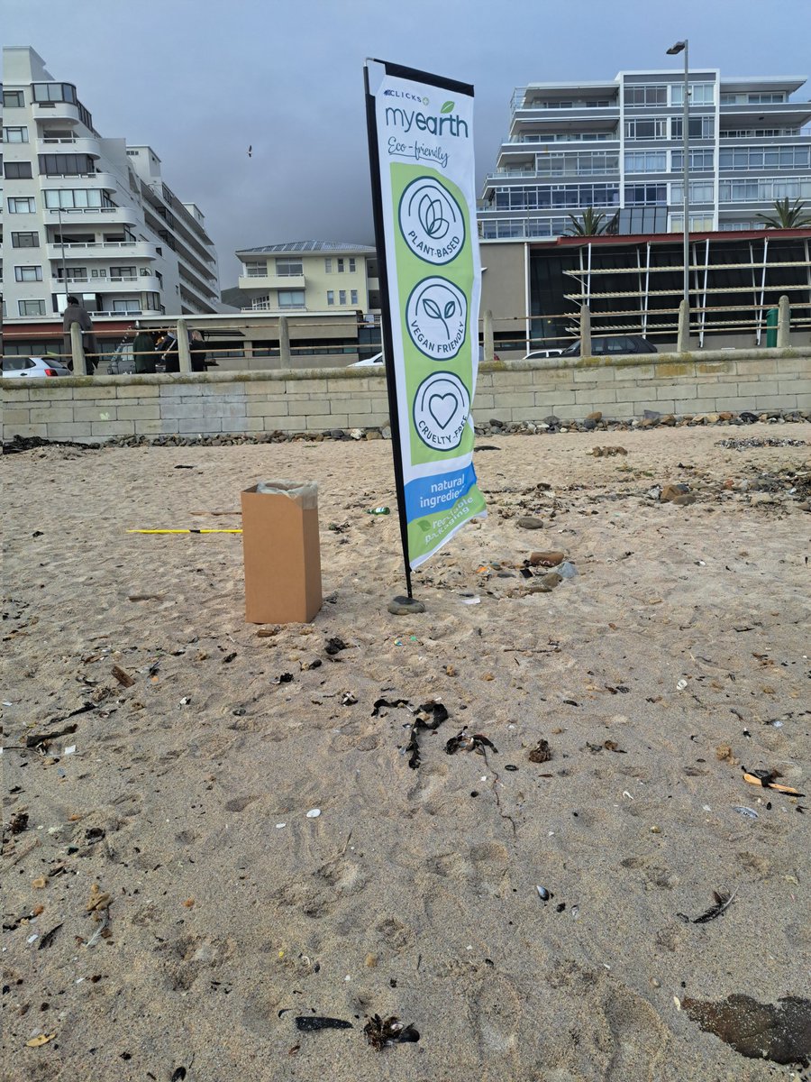 Clicks_SA's tweet photo. @clicks_sa MyEarth has partnered with Save a Fishie to help clean up Sunset Beach in Sea Point.
This forms part of our commitment to building a healthier future for all South Africans and our planet.
#JoinOurMyEarthJourney #ClicksMyEarth #SaveAFishie https://t.co/YTgVxGeNoK