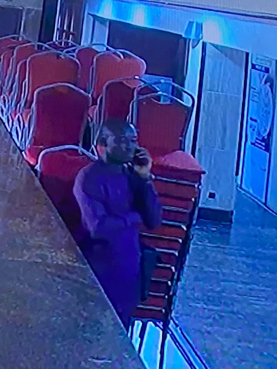 theakorede's tweet photo. You all please help Rt so we can find this man

He stole a laptop during an event on Wednesday 

Please help Rt hopefully someone knows him or can help us find him from the TL🙏🙏 https://t.co/wpUFDxTv0K