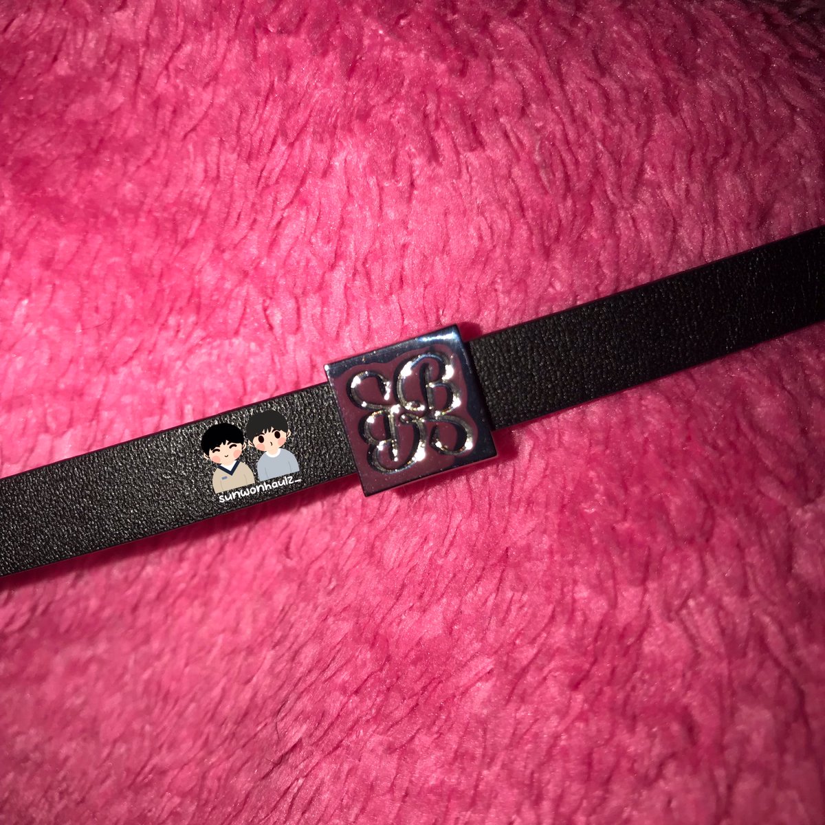sunwonhaulz_'s tweet photo. — #sunwonhaulz 💌

my impulsive buy for my birthmonth🥹 dark blood choker came home alr!❣️ tysm @yourstonightksj for a smooth transaction! enhypen and the choker came home safeee! til our next transaction!🥰🫶🏻

#urs2nyt_proofs https://t.co/b0iF33Wwx0