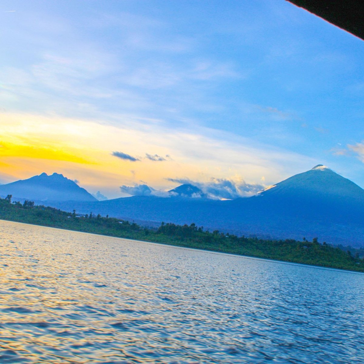 Twinlakes100's tweet photo. Twin lakes Golden Hours ✨⭐

Don't miss to visit this place 
📍RUhondo lake
Contact us ;
+250781586630
Email: visittwinlakes1@gmail.com
#TwinLakes
#VisitRwanda 
#RwandaIsOpen https://t.co/tYNblECRGM