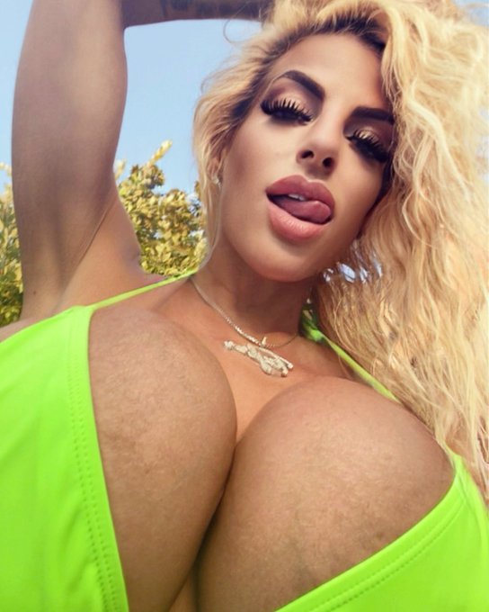 Pool daze  Girls with big 💕 are the prettiest https://t.co/B1Rwxuwtrd https://t.co/IuQXl8ZjB4<a href="/tag/music"class="tags"><span>#music</span></a><a href="/tag/marchmadness"class="tags"><span>#marchmadness</span></a>