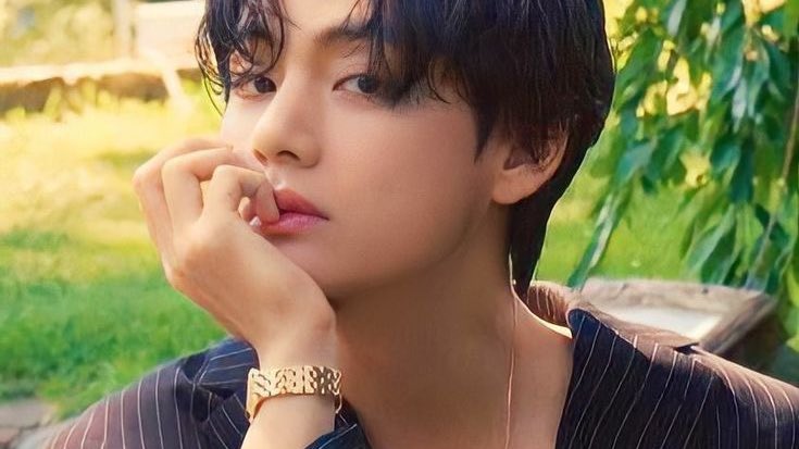 astralsvk's tweet photo. #taekookau where they’ve been in love for 3 years, when Jungkook abruptly breaks up with Taehyung just before his senior year abroad, claiming he fell out of love.

Until Taehyung shows up at his door, a continent away. “Fell out of love? You think I don’t know you? You’re mine.” https://t.co/vLTQbQw9bI