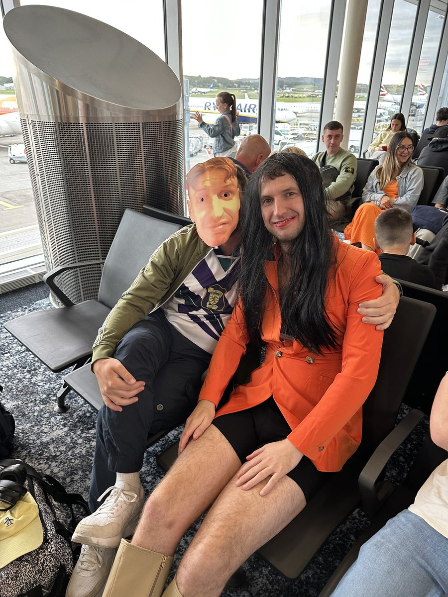 Can’t believe <a href="/LouisaW_93/">Louisa Williams</a> turned up for her mans stag do 😂🤣