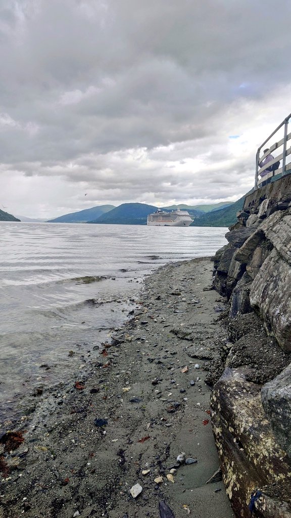 vonnahbisfern's tweet photo. Kleiner Strand in Nordfjordeid 😍🇧🇻
#nordfjordeid #nordfjord #fjord #norwegen #norway #nordsee #northsea #meer #fjorde #berge #natur #strand #beach #mscfantasia #schiff #nature https://t.co/XZrhlm63li