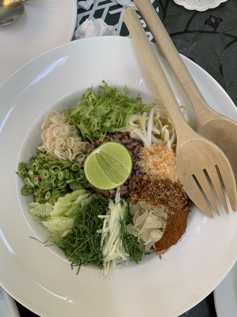 naraya_store's tweet photo. タイ人御用達レストランのバーンアイスはいつ来ても美味しい。#thai #restrant #baanice #bangkok https://t.co/Q9824fXeEF
