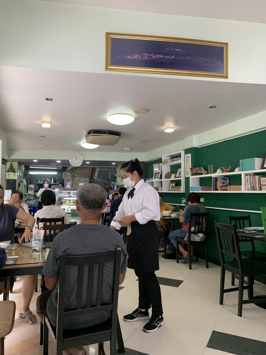 naraya_store's tweet photo. タイ人御用達レストランのバーンアイスはいつ来ても美味しい。#thai #restrant #baanice #bangkok https://t.co/Q9824fXeEF