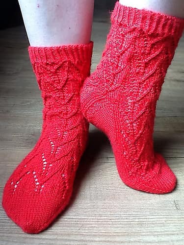 Many thanks andani for sharing the beautiful picture with us!

Welcome to participate in Peach Leaves Lace Socks (Cuff Down) – HiyaHiya Free &amp; Fun KAL_Jul/Aug 2023 at
ravelry.com/.../hiyahiya..…