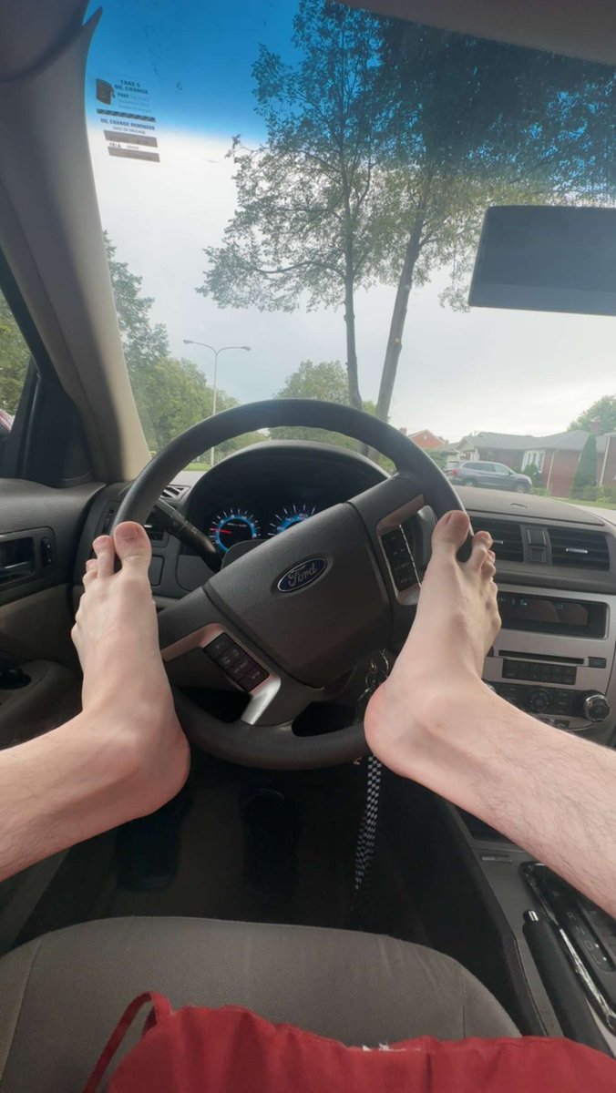 Me having a good day: 😃

My brain: