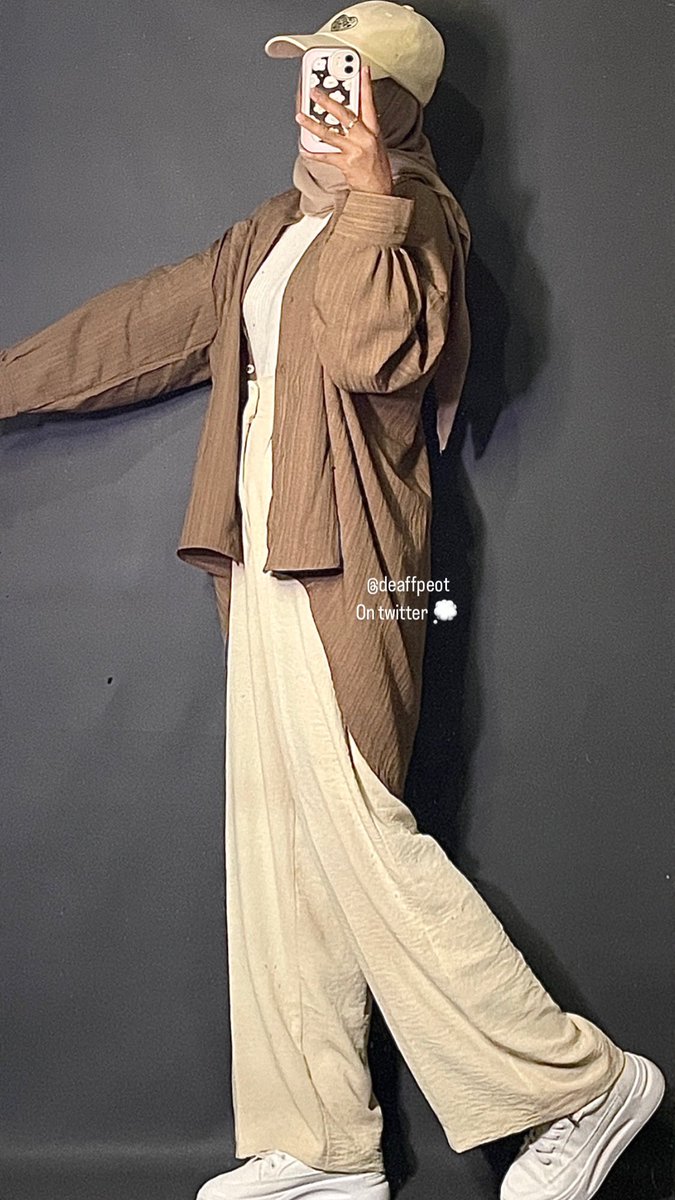 Deaffpeot's tweet photo. Outfit hangout ala cebum 🪵

Kemeja oversize : https://t.co/TU9qoZ91GK
Inner : https://t.co/bZbChQofBb
Topi : https://t.co/cBvdVZSP1T
Kulot crinkle : https://t.co/F3B8K8y0xm
Sneakers putih : https://t.co/9qsSJ0nqCi https://t.co/CGP0aHrPwO