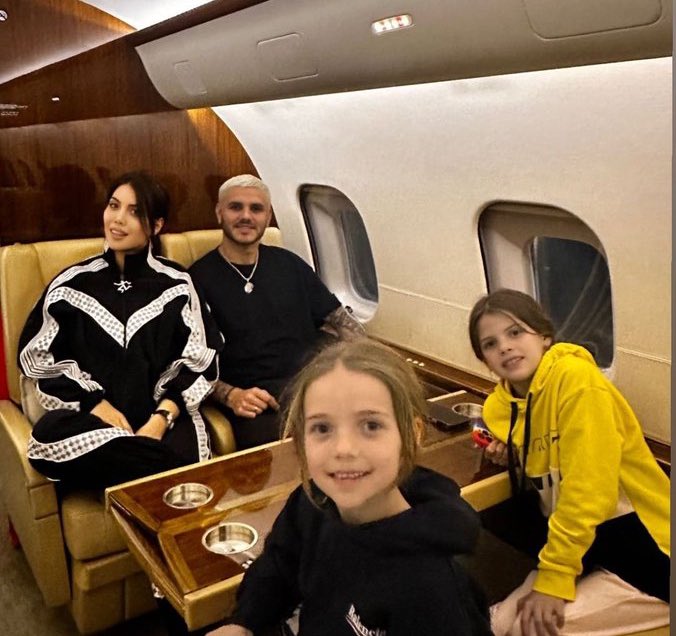 FootballASMR's tweet photo. ✈️Icardi, Galatasaray için Türkiye’ye geliyor. https://t.co/uBGyFzmG5S