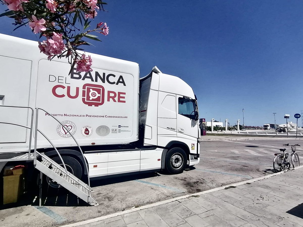 mansour_davide's tweet photo. Always good to be on board for cardiovascular prevention🫀
@_anmco 

#Screening days with friends.

@KristianGalanti @mariodimarino77 

#BANCOMHEART #TruckTour #ANMCO https://t.co/NO4AxxYhMk