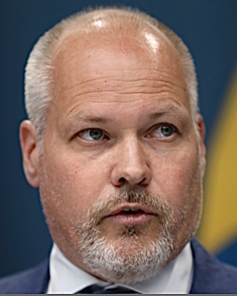 LWallger's tweet photo. Nu har vi hört både @magdandersson och @johanssonmorgan yla i falsett om avgångskrav och att Regeringen inte gör tillräckligt för att råda bot på alla FEL som @socialdemokrat åstadkom under sina 8 misslyckade år vid makten. 

#ArgaAndersson..den enda Statsminister som aldrig blev vald av Folket..och tvingades avgå 2 gånger..

..men lyckades till slut ändå köpa sitt ämbete av @AminehKakabaveh för 3,5 miljarder. 

Hennes företrädare, Stefan Löfven var inte mycket bättre..avsatt inte mindre än 3 gånger men lyckades på ett mirakulöst sätt tvinga sig kvar likt en fästing med hjälp av klimataktivisterna i @miljopartiet 

Aldrig tidigare har ett enskilt parti visat större desperation efter att ha förlorat ett RD-val..gör Svenska🇸🇪Folket en tjänst..håll käften tills ni har något att tillföra..😎