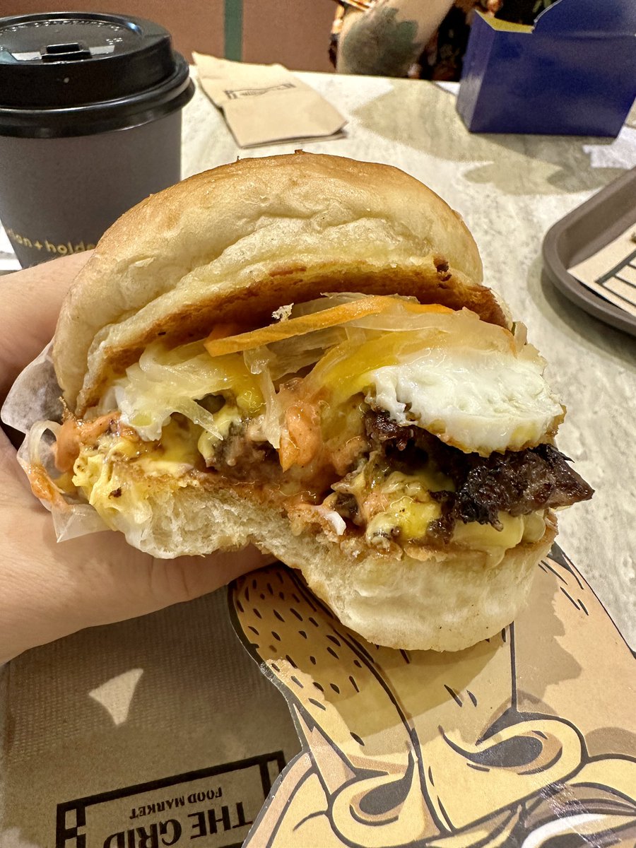 nftsasha's tweet photo. Omggg the Pinoy version of @BorednHungry burger is so good!! 🥵 Thx @jbondwagon for the lunch 🔥 https://t.co/QXYugMRpXP