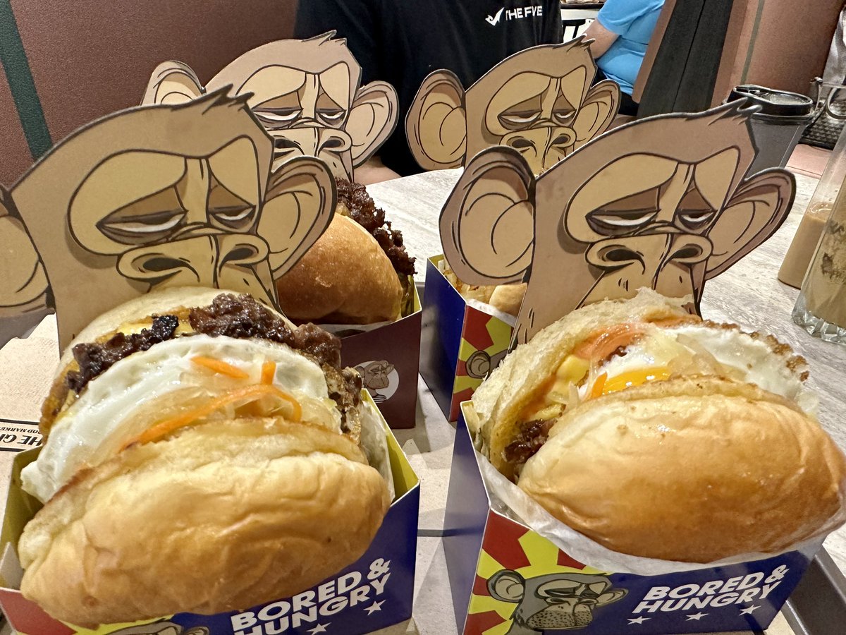 nftsasha's tweet photo. Omggg the Pinoy version of @BorednHungry burger is so good!! 🥵 Thx @jbondwagon for the lunch 🔥 https://t.co/QXYugMRpXP