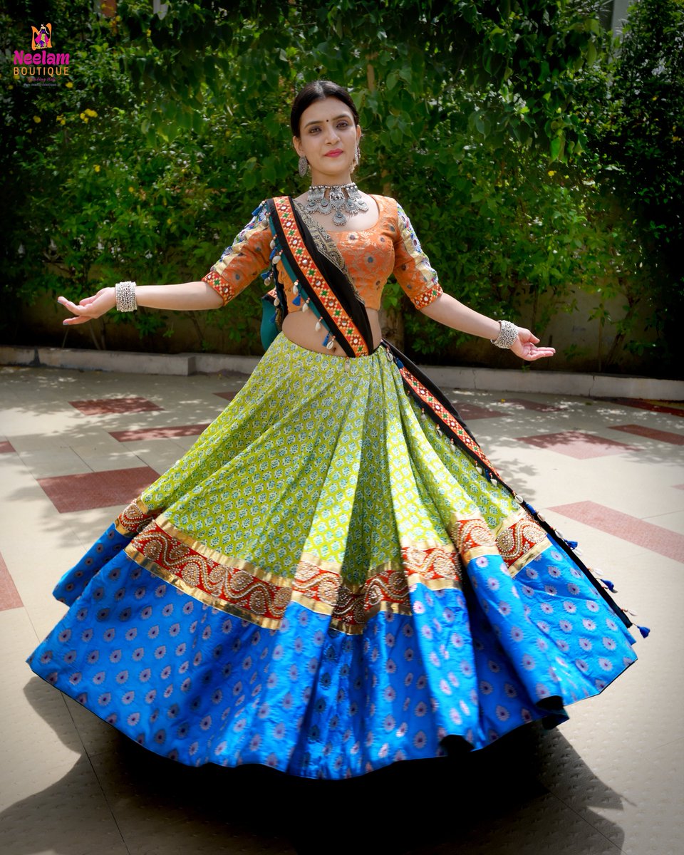 Neelamboutique's tweet photo. Immerse yourself in the kaleidoscope of colors with our breathtaking Chaniya Choli! 💚💙
whatsapp call on +91 96623 50787

#celebrations #traditionalwear #garbavibes #garba2023 #navratri2023 #colourfulchaniyacholi #dupattalove #ambroiderywork #threadwork #nadiad #boutique https://t.co/OEn0Yh2epc