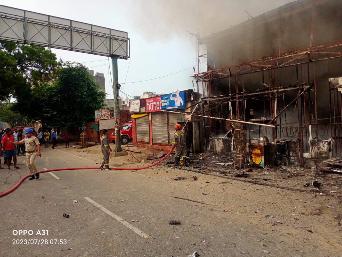 mathurafire's tweet photo. आज दिनांक 28.07.2023 को दरबार रेस्टोरेंट निकट प्रेम मंदिर वृन्दावन मथुरा के डाइनिंग एरिया मे आग लगी जिसको cfo मथुरा  महोदय के नेतृत्व में पूर्ण रूप से बुझाया गया |
@CMOfficeUP @Uppolice @ndmaindia @UPGovt @sdrf_up @NDRFHQ @fireserviceup @mathurapolice https://t.co/omRU7KuBtO