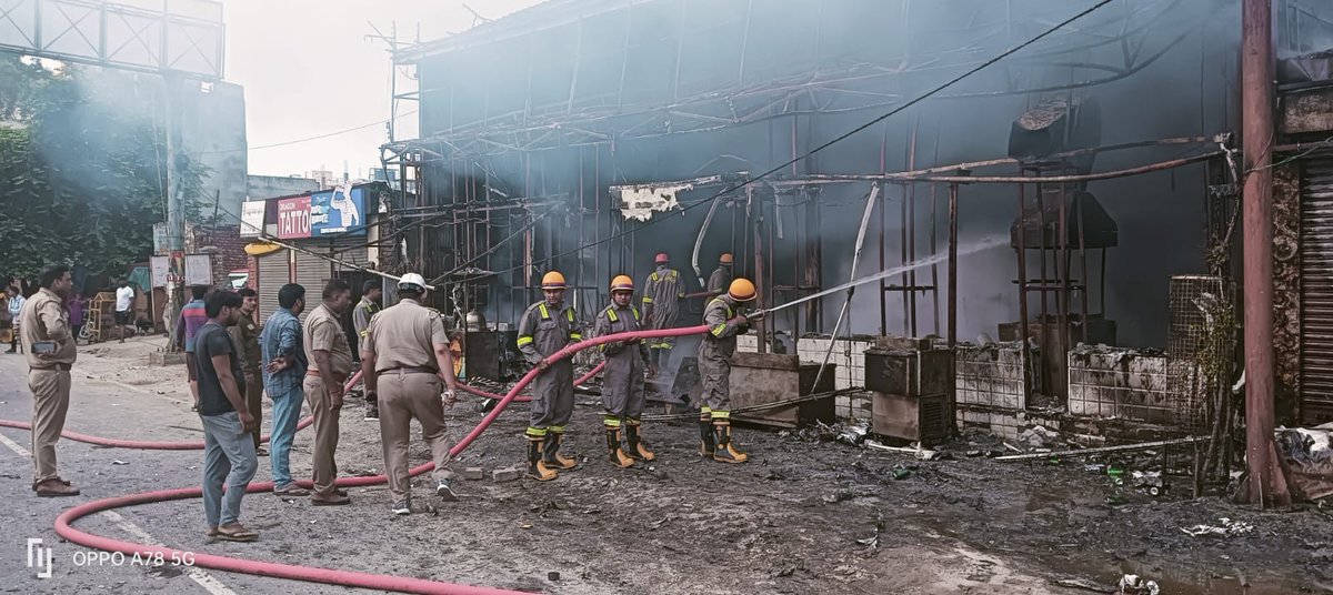 mathurafire's tweet photo. आज दिनांक 28.07.2023 को दरबार रेस्टोरेंट निकट प्रेम मंदिर वृन्दावन मथुरा के डाइनिंग एरिया मे आग लगी जिसको cfo मथुरा  महोदय के नेतृत्व में पूर्ण रूप से बुझाया गया |
@CMOfficeUP @Uppolice @ndmaindia @UPGovt @sdrf_up @NDRFHQ @fireserviceup @mathurapolice https://t.co/omRU7KuBtO