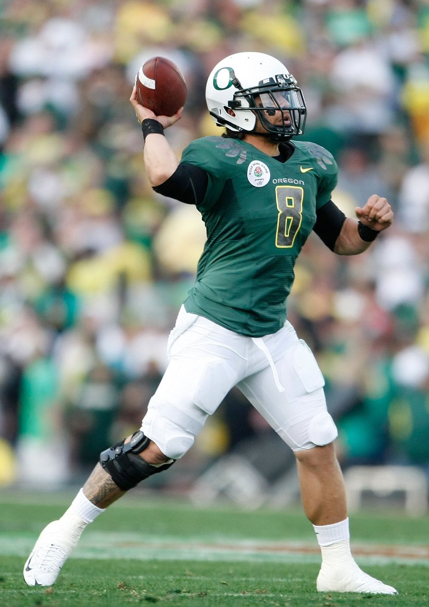 jones_Ks's tweet photo. @fashion_nfl Jerimiah Masoli had the best combo with the Schutt DNA, a RB Facemask &amp; visor combo. https://t.co/5KL3beHYLm