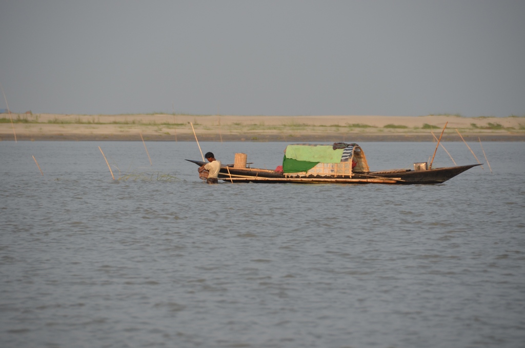 brianfurze's tweet photo. Fishing on the Brahmaputra River, Bangladesh/India 
#LoSTrivers #landscapesandtravel #LoSTinslowtravel https://t.co/4ggil2HEDq