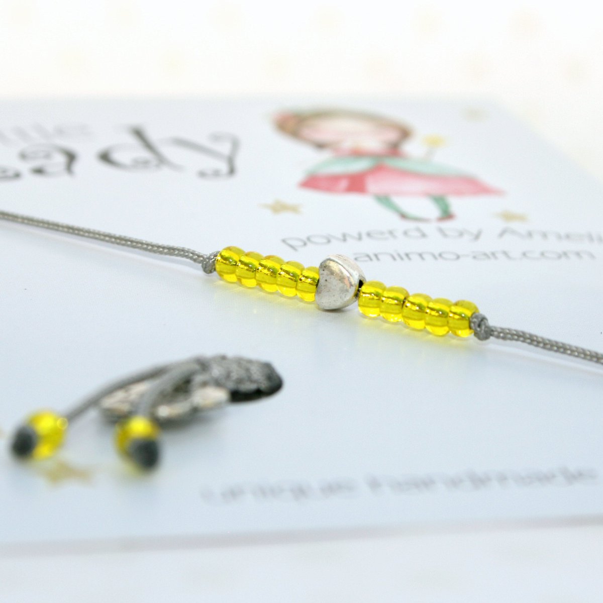 animoART's tweet image. Kinder-Armband "Herz" mit gelben Rocailles-Perlen 
Kinder-Armband mit Herz.
Ein Armband mit ♥-Faktor.
Diese Armbändchen für Kinder ist ein tolles Freundschaftsarmband.

«« DAS ARMBAND »» 
Feine gelbe Rocailles-Perlen und ein kleines Herz sitzen auf einem strapazierfähige...