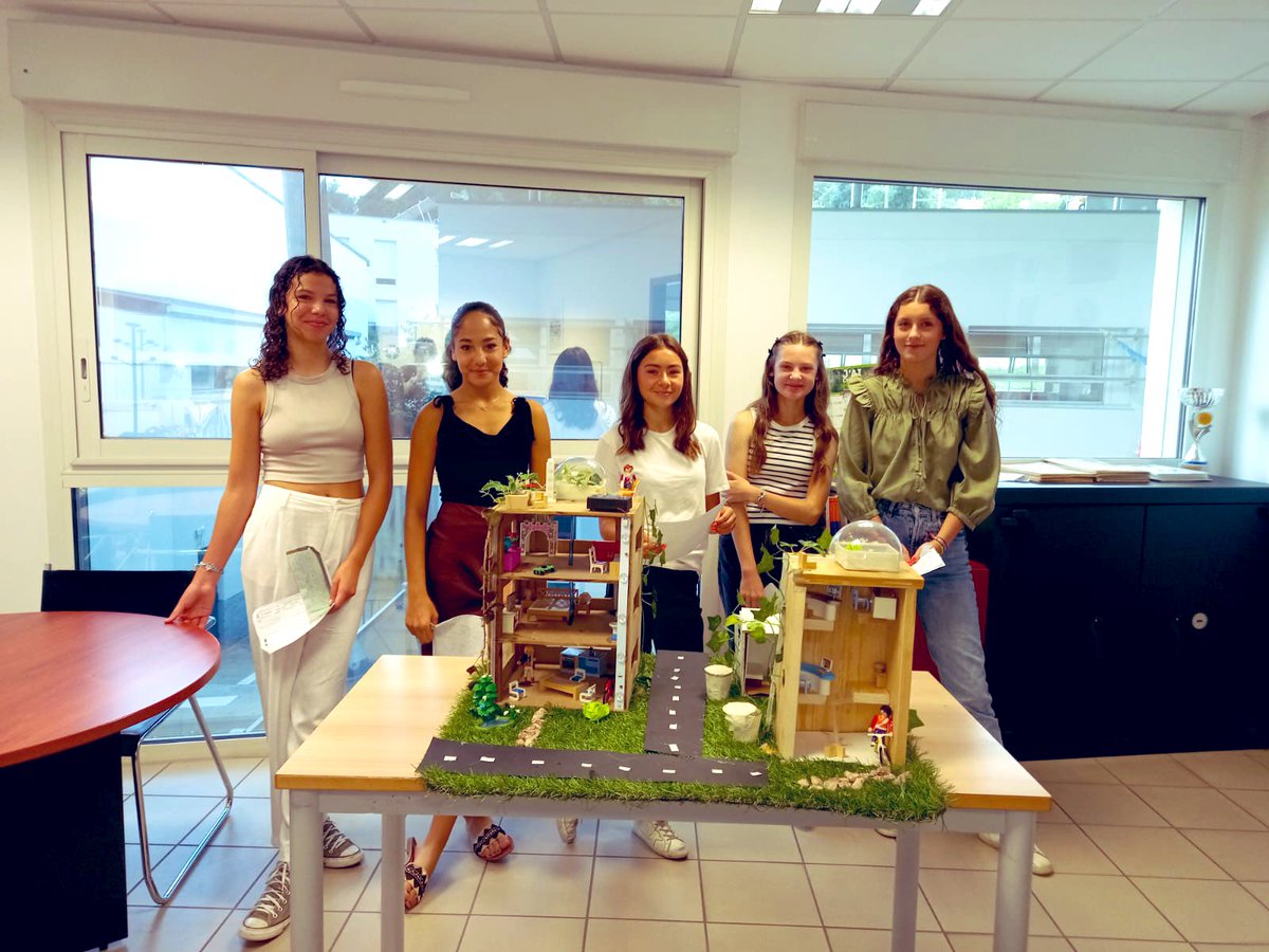 LeNormandCyril1's tweet photo. Rétrospective de l'année 2022-2023 dans les établissements scolaires du Gard
@Dsden30 Aujourd'hui le collège Rostand à Nîmes : prix de l'éducation citoyenne, prix défi Teknik Occitanie, podium du challenge des classes défense, label niveau 1 égalité filles garçons... Chapeau ! https://t.co/99S43jRaa5