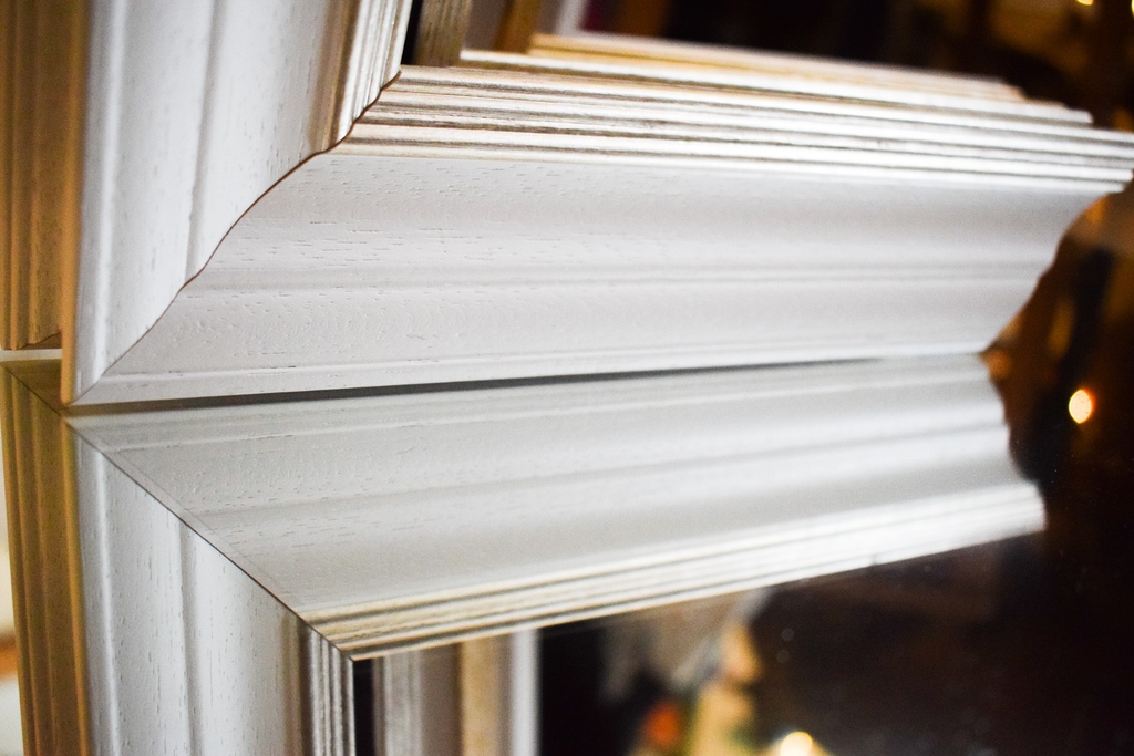 FlagshipFraming's tweet photo. Harewood is a large range of traditional shaped profiles available in two sizes and six combinations of black and off white open grain painted finish with a metallic, white and off white painted lip. Perfect for framing both contemporary and traditional artworks. https://t.co/8P7xZGC5HL