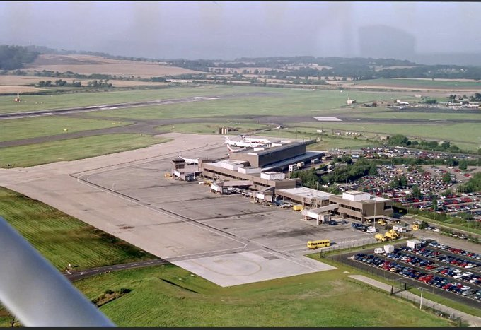 EDI_Airport's tweet photo. Morning, RK here to help with any travel queries today. Here's a little #flashbackfriday to Edinburgh Airport in 1991. Credit to the kind person who shared these photos with us recently! https://t.co/K8zW3CMiai