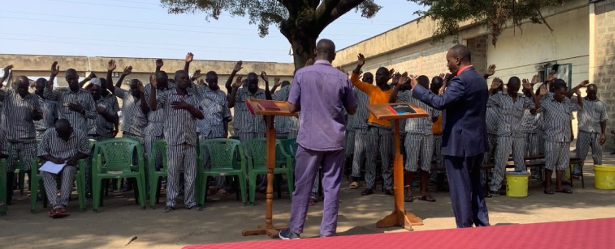 CrimeSiPoaKenya's tweet photo. Providing hope through the gospel has positive effects on lives & the community. Thank you so much Bishop Elly, Pastor Elisha & the entire Redeemed Gospel church for partnering with us during the sessions at Kibos Maximum Prison.
#HOPEedition
#CSPonthemove https://t.co/yidjC5Ubbc