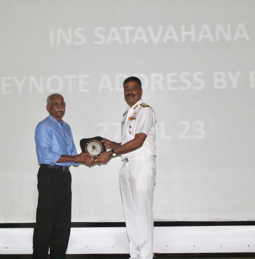 🔔🌊 A workshop on Sonar Operations was conducted at @IN_Satavahana on 27th Jul 23 for Officers and Sailors of Submarine specialisation as part of the unit's commitment towards SHIP'S FIRST.

#NavalTechnology #SonarWorkshop
#NPOL
#DRDO 🛳️💡

@IN_HQENC
