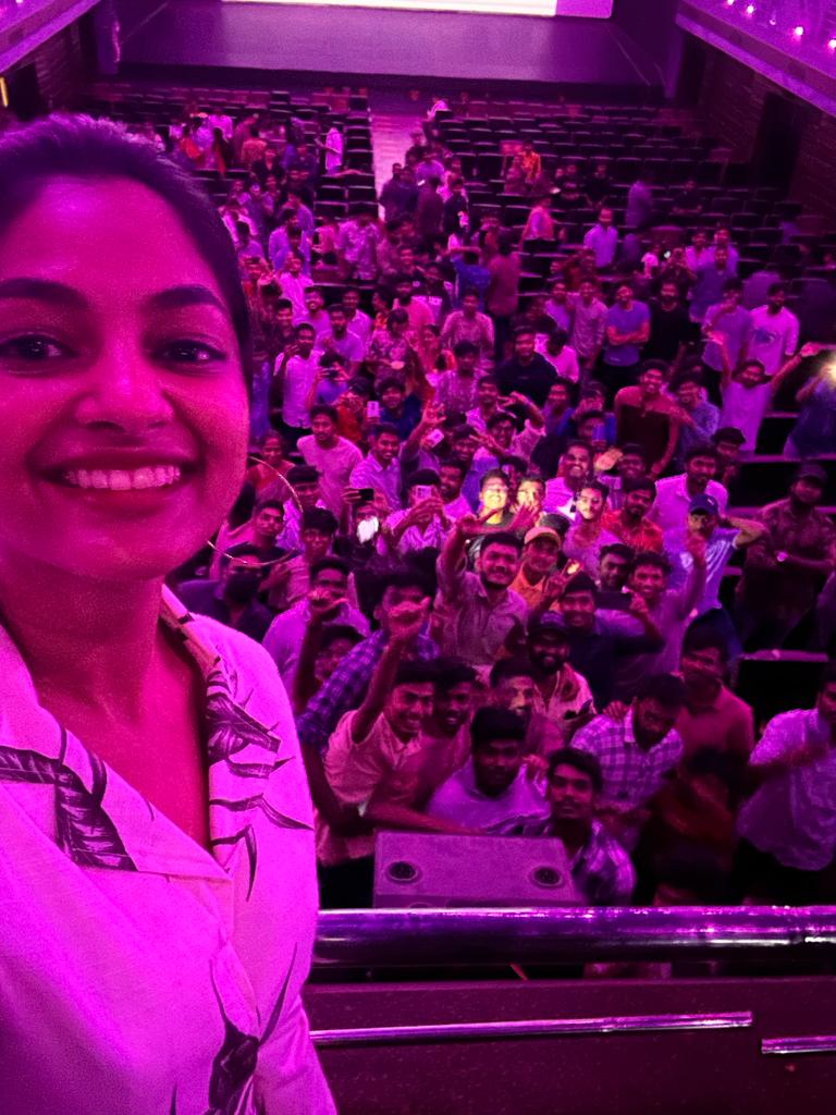 mysixercom's tweet photo. FDFS scenes for #LGM at @RohiniSilverScr in Chennai - a full house audience and loud cheersfor LGM 

@DhoniLtd @msdhoni @SaakshiSRawat @Ramesharchi @iamharishkalyan @i__ivana_ @ActressNadiya @iyogibabu @rjvijayofficial @vp_offl @Actor_Srinath @vaidhyamohan5 @VinodhiniUnoffl https://t.co/8SoaSf39Nq