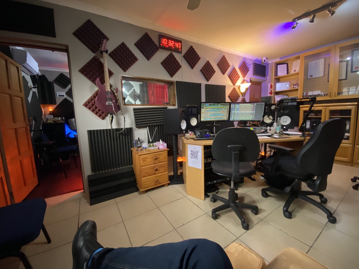 jonathangshaw's tweet image. Sit back, relax, and let us take care of your music… promo, mastering, mixing, recording or music production 👌🏼🎸🎹👌🏼 #musicproducer #mixengineer #masteringengineer #musicmarketer