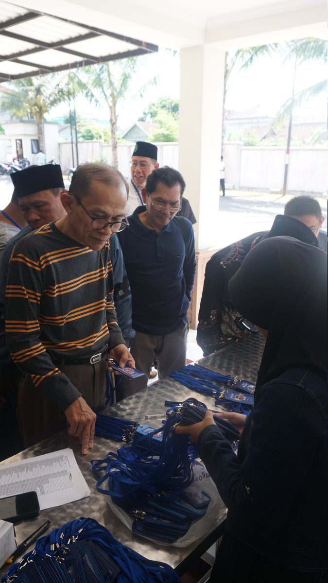 kabarmpm's tweet photo. 𝙇𝙄𝙑𝙀 𝙍𝘼𝙆𝙀𝙍𝙉𝘼𝙎 𝙍𝙀𝙋𝙊𝙍𝙏 𝙐𝙋𝘿𝘼𝙏𝙀 

Saat ini peserta dan tamu undangan RAKERNAS MPM sudah mulai datang dan melakukan registrasi.

#RakernasMPM #KabarMPM #Muhammadiyah #UMP #RAKERNAS #LensaMu #Pemberdayan #UniversitasMuhammadiyahPurwokerto https://t.co/DdE9NWVvs1
