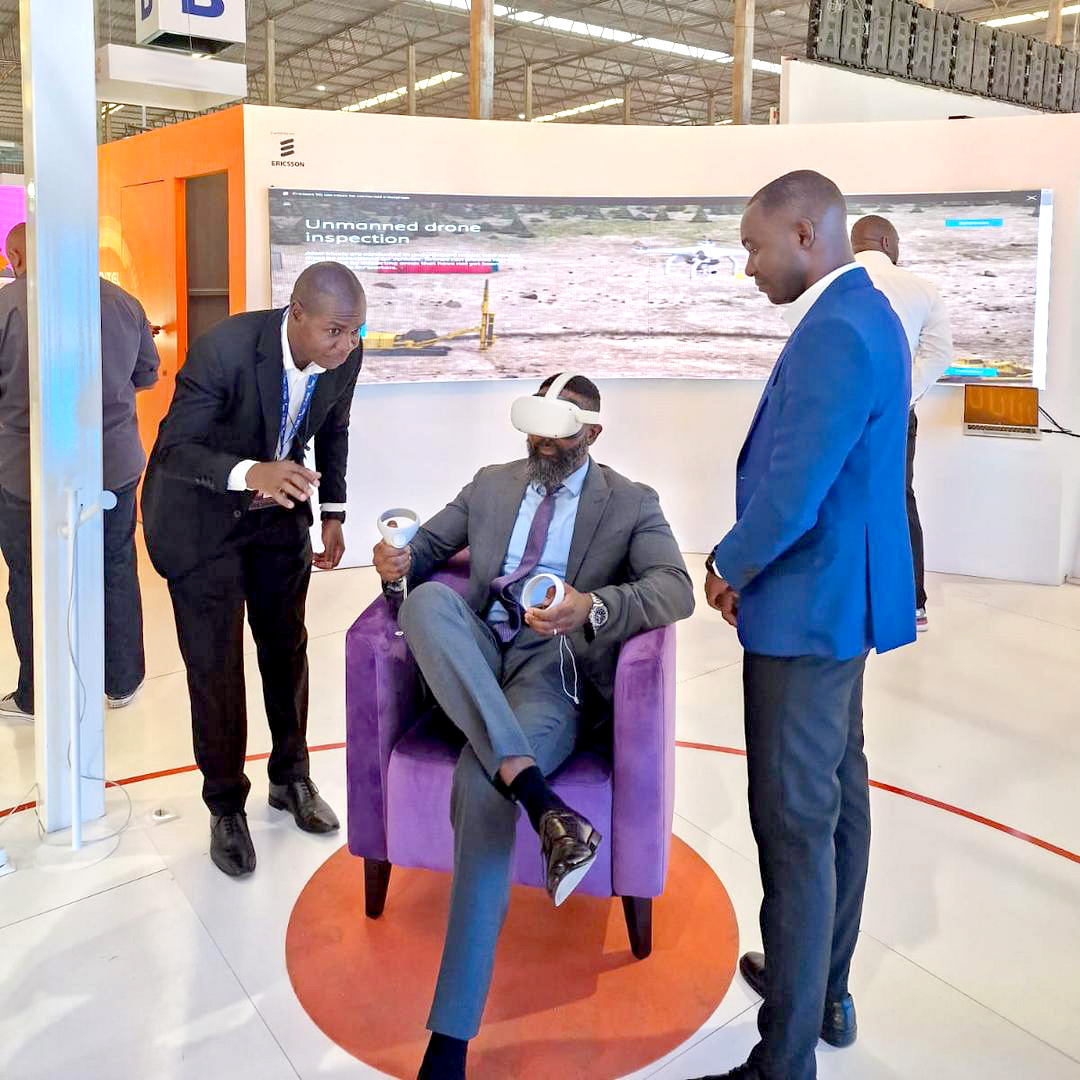 EricssonMEA's tweet photo. 🌐 We had an amazing time at FILDA with @unitelao, showcasing our 5G demos! The event wowed C-levels, media &amp; officials and visitors. We highlighted 5G service innovation for consumers, enterprises, future of tech VR &amp; climate action VR. #EricssonMEA#AfricaInMotion https://t.co/qEUFZX3e1J