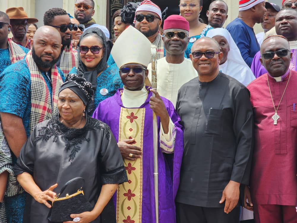 PeterObi's tweet photo. Yesterday, I joined the family of Sir Vincent Ogbulafor, the Former National Chairman and National Secretary of the People's Democratic Party, for his requiem mass, officiated by the Catholic Bishop of Umuahia Diocese at Mater Dei Cathedral, Umuahia,Abia State. https://t.co/sz84vjVVKv