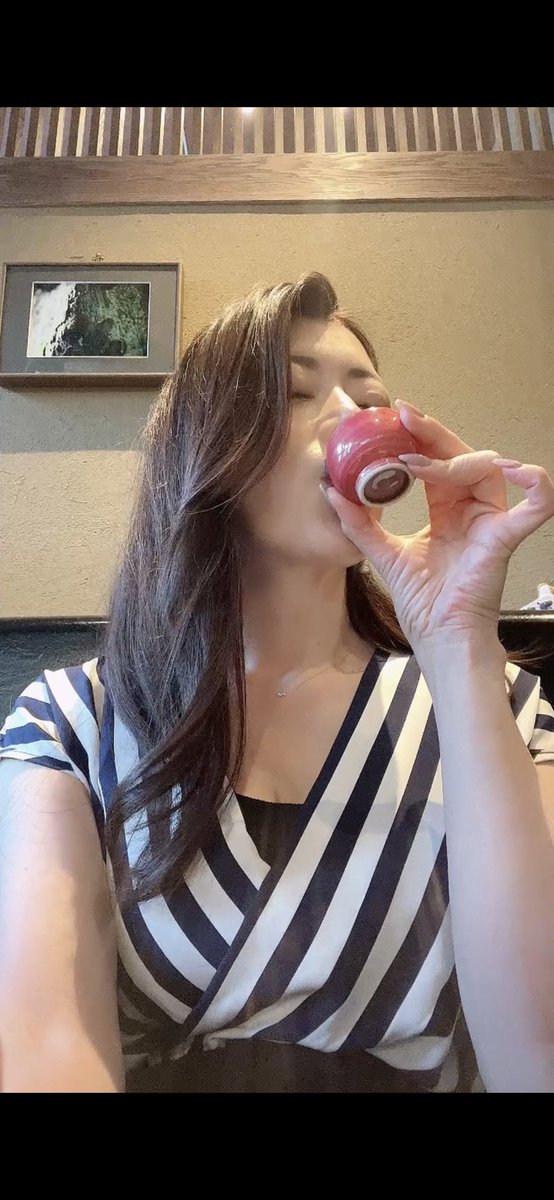 乾杯🍶
お猪口を前に出すとどんぶりみたいだね〜 https://t.co/dQ79q4ETii
