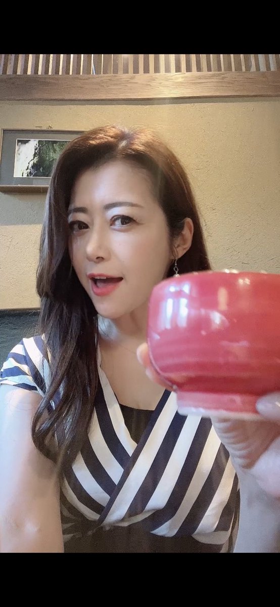 乾杯🍶
お猪口を前に出すとどんぶりみたいだね〜 https://t.co/dQ79q4ETii