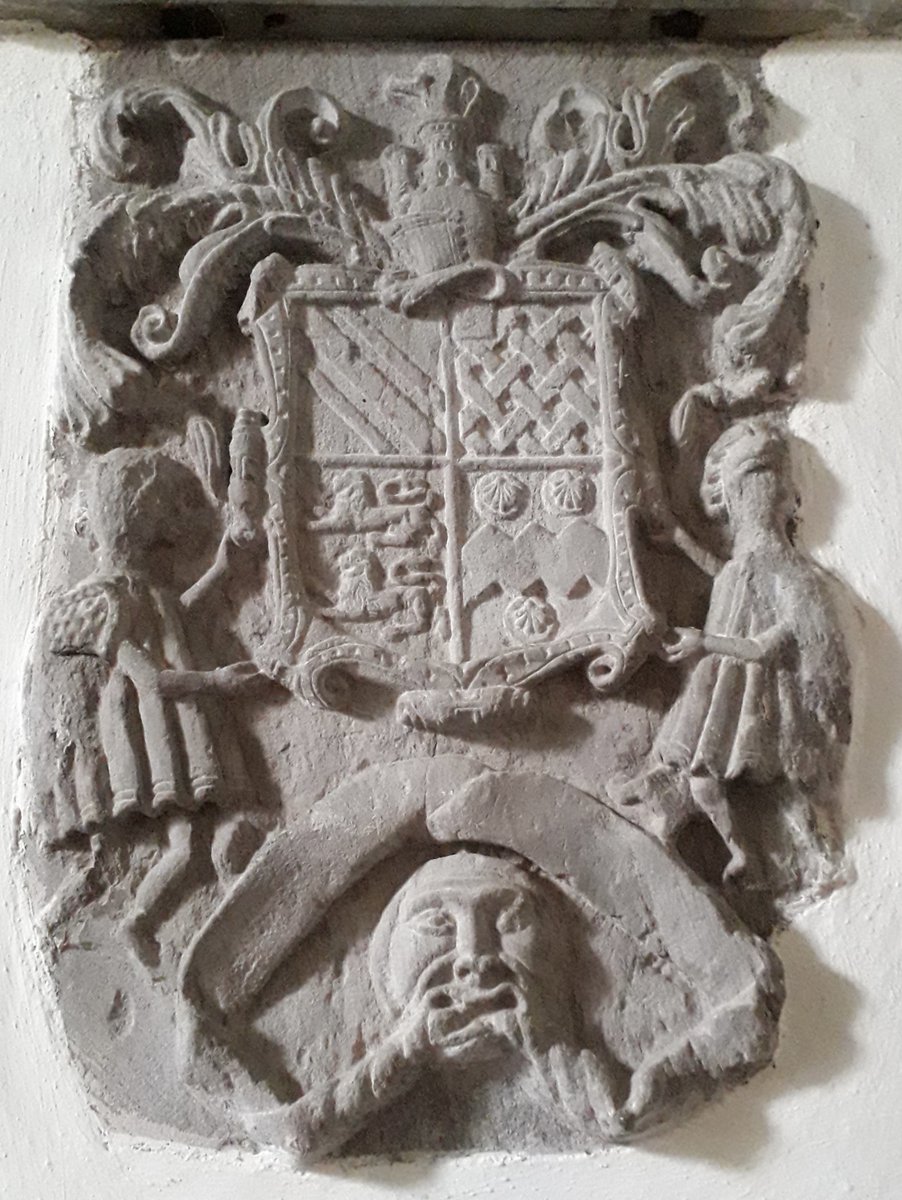 #LesArmoiriesDuVendredi 
The arms of Sir Robert Howard d1653 featuring #tinylions, dancing angels and a chap with toothache. St George’s, Clun, Shropshire.