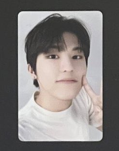 jexngwxx's tweet photo. how are these two the same person 😭 https://t.co/h7rHrJDw14