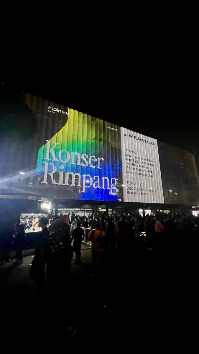nzhf__'s tweet photo. Mendadak nonton konser di tengah pekan. Thanks to Rifo, Ketua PenERKa cabang Bintaro. https://t.co/Hs2RBW5ESb