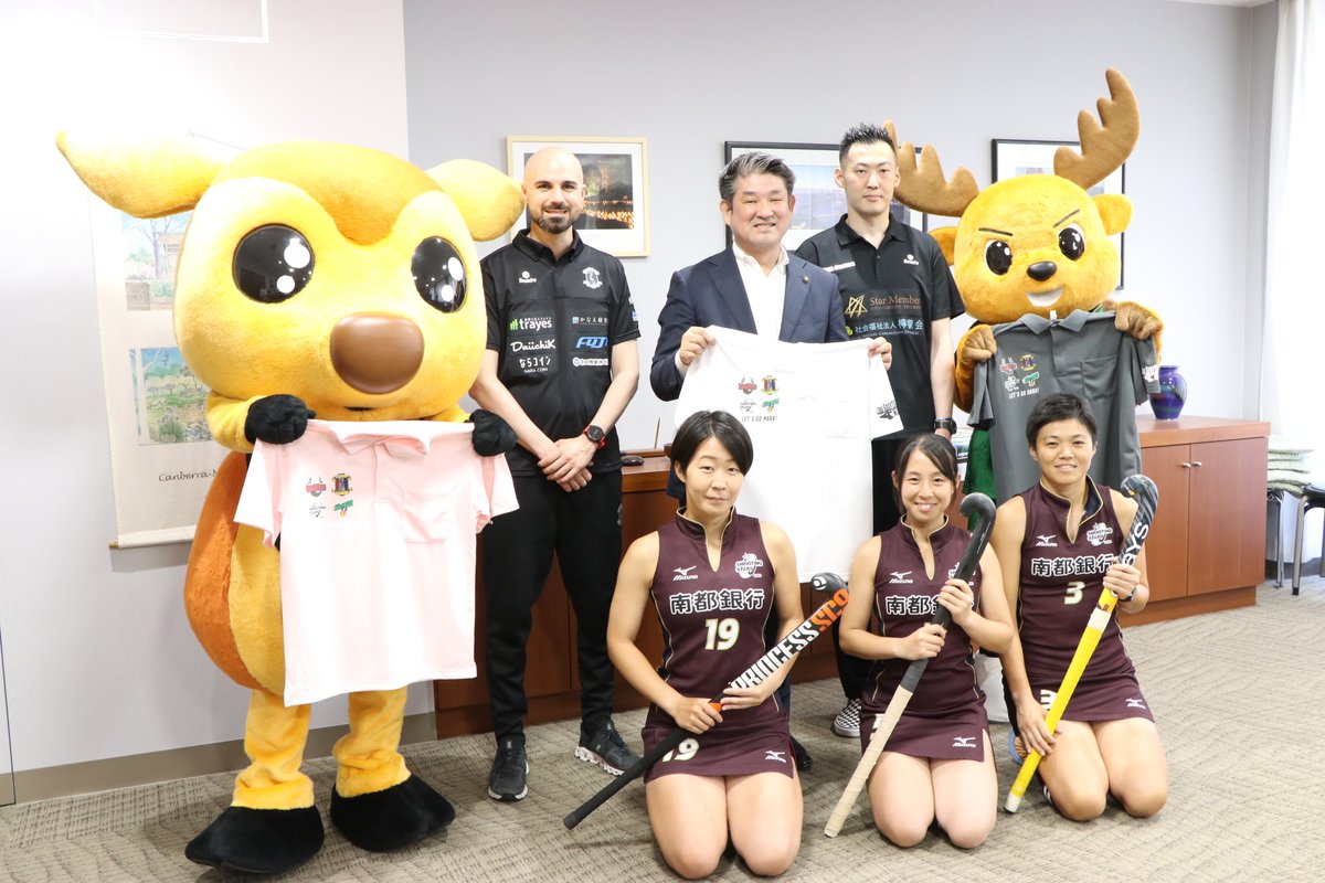 naracity_sports's tweet photo. #TopSportsCity奈良 のパートナーチーム 
#バンビシャス奈良 
#奈良クラブ 
#奈良ドリーマーズ 
#南都銀行SHOOTINGSTARS 
の皆さんに応援ポロシャツを届けてもらいました👕
今年も応援ポロシャツを着て、パートナーチームを応援します📣 https://t.co/S8rnLpShY0