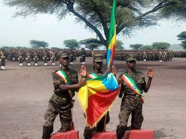PpMachakel's tweet photo. ልክ እንደ ተራራዉ ታሪኩ የገዘፈ
ድል አድራጊነቱን በደሙ የፃፈ
የጀግኖች መፍለቂያ ስመ ጥር ገናና
    መከላከያ https://t.co/ydY6T21CYy