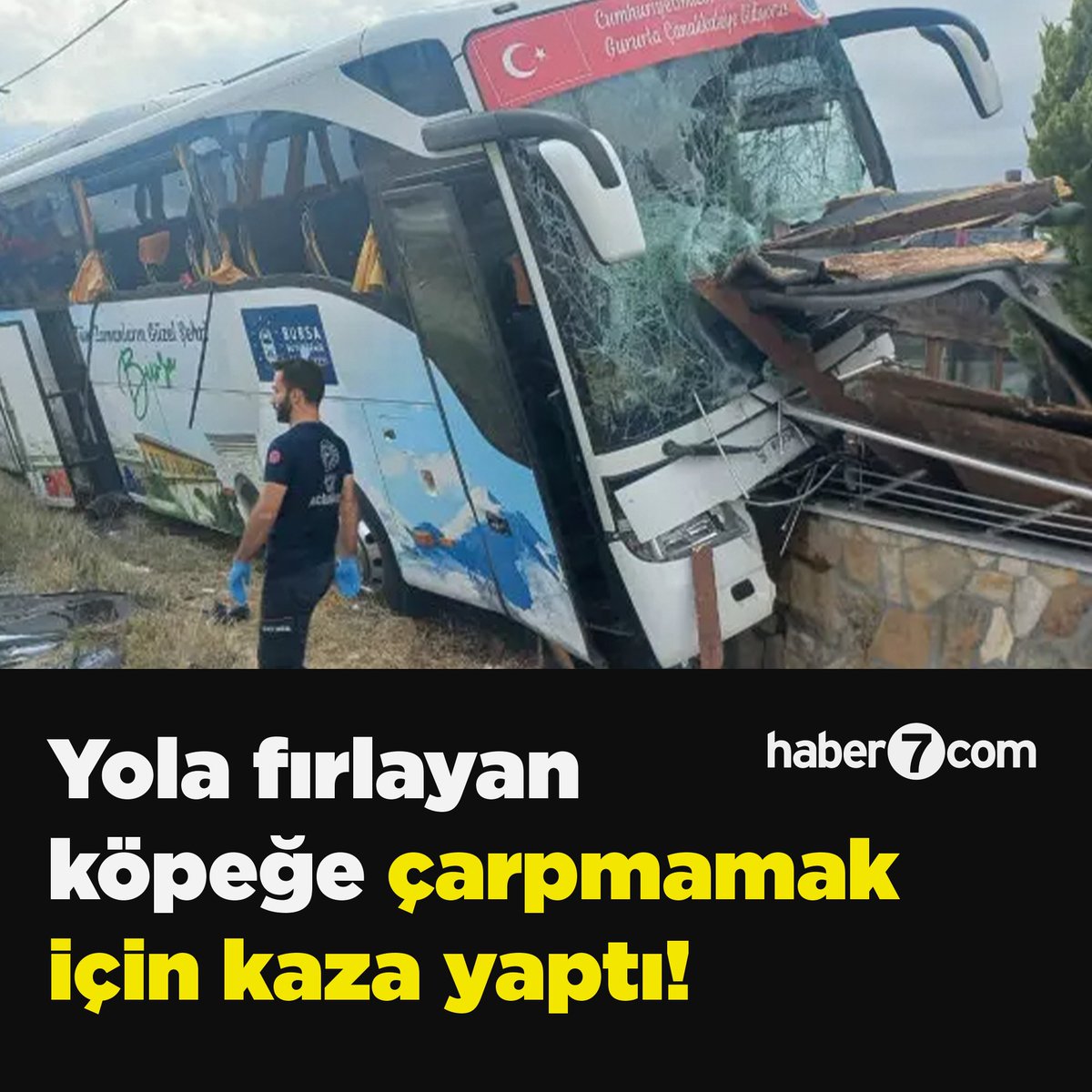 ⚠Çanakkale'de seyir halindeki tur otobüsünün şoförü, yola çıkan başıboş sokak köpeği yüzünden hakimiyetini kaybedip bir binaya çarptı.

Feci kazada araçta sıkışan şoför hayatını kaybetti, 7 kişi de yaralandı. 
🔗bit.ly/47c7maD