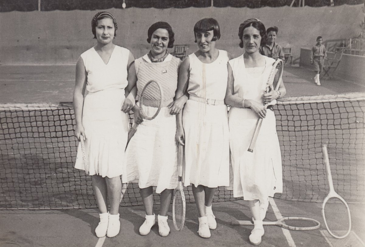 1933: Yolanda Chailly, Josefa Chávarri, Rosa Torras y Amparo Gomar en el <a href="/rctb1899/">RCT Barcelona-1899</a>